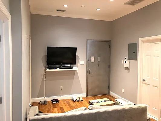 Rented by Meraki Realty LLC | media 14