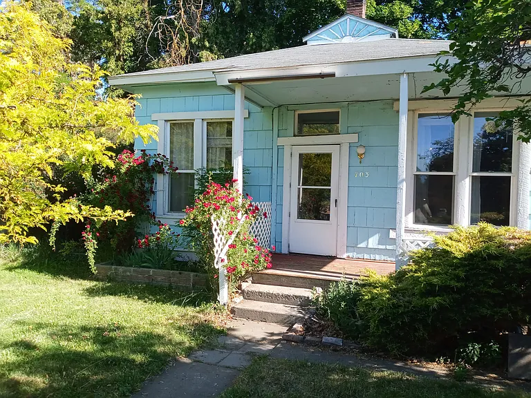 703 E 4th Ave — Photo 2