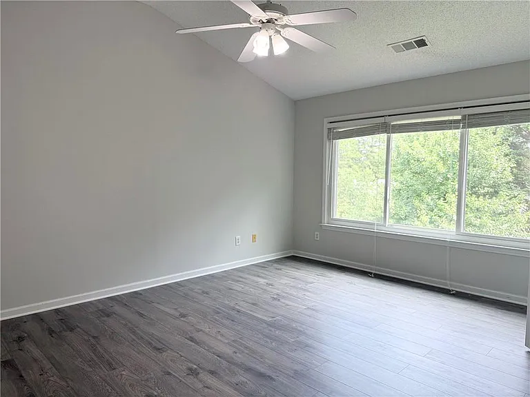 175 Sessingham Ln — Photo 11