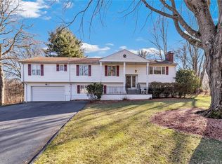 27 Brookhedge Rd, Trumbull, CT 06611