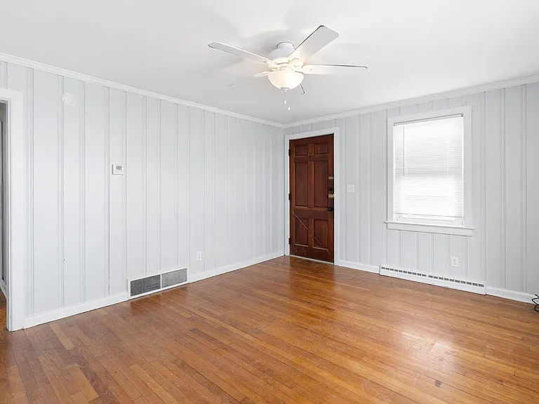 318 34th 1/2 St #A — Photo 10