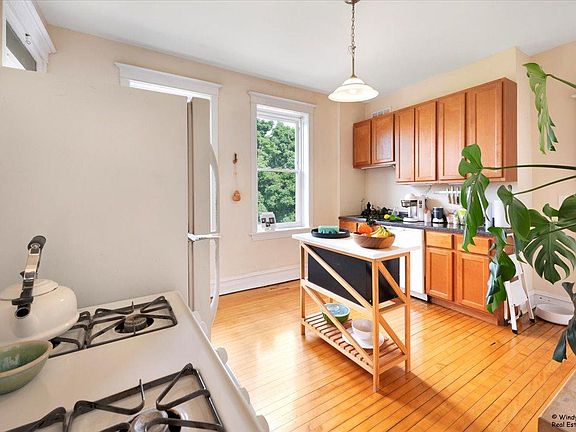 4th image of 1934 W Cortland St APT 3F