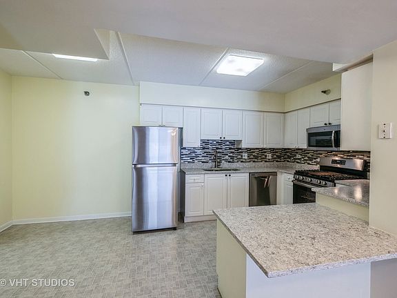 5th image of 3303 S Grove Ave #205