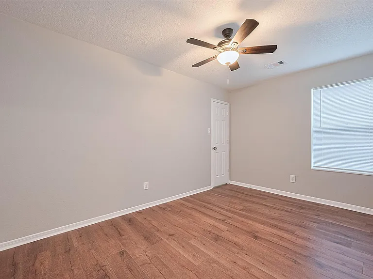 12230 Hawthorne Hill Cir — Photo 37