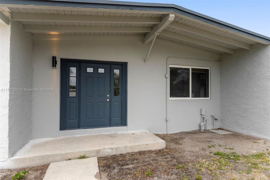 1560 NE 42nd Ct, Pompano Beach