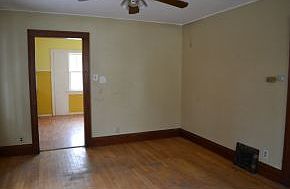 4th image of 250 E 10th St