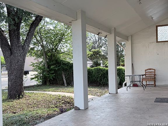 4th image of 213 Earl St #B