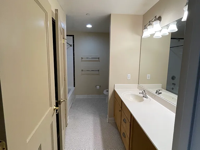 Theresa Park Loft Apartments — Photo 44