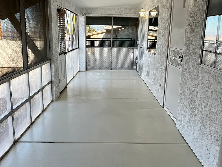 Screened Arizona room with ceiling fans