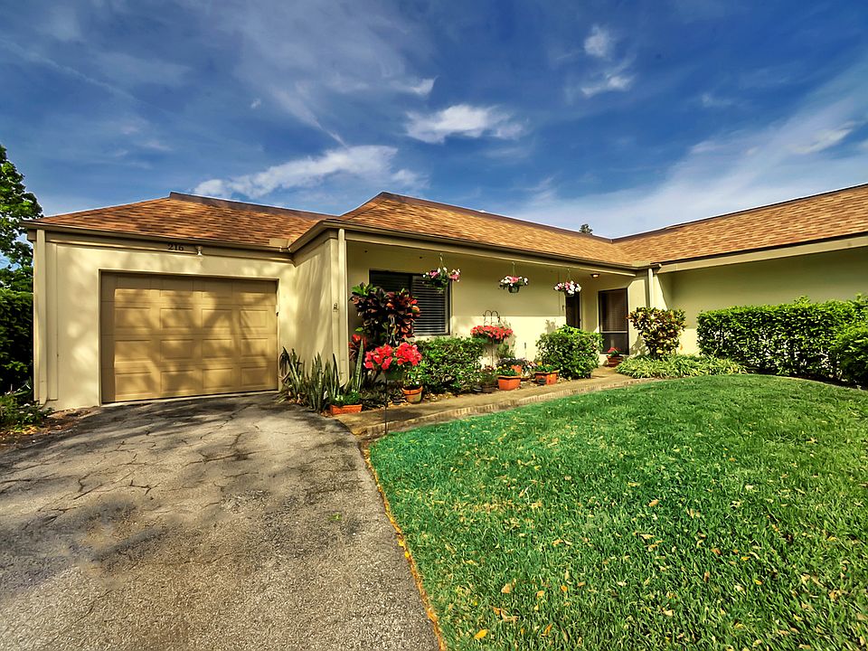 1st image of 216 Country Club Dr