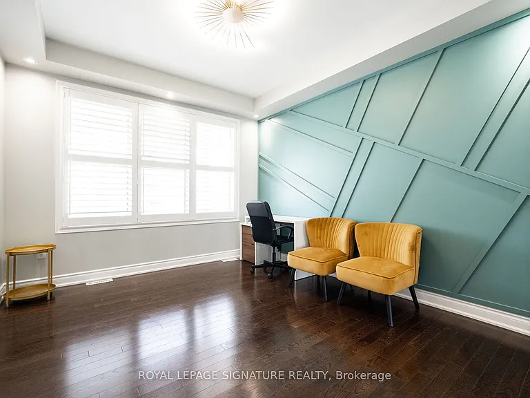 1071 Syndenham Ln — Photo 3