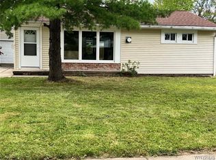 60 Meadow Lea Dr, Amherst, NY 14226