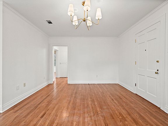 3rd image of 4326 Poplar St