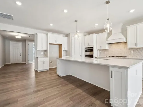 18214 Torchbearer Ln, Charlotte, NC 28278
