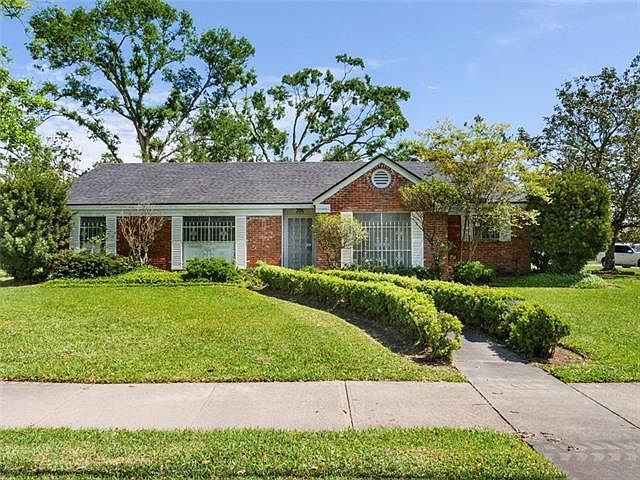 1st image of 413 University Dr