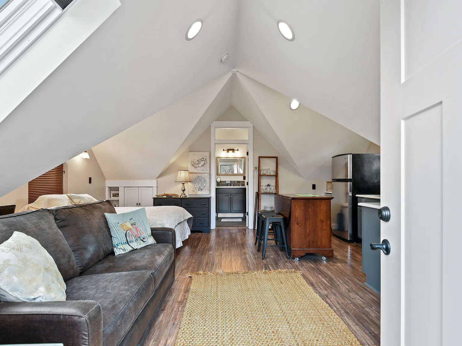 1 bed, 520 sqft, $2,000 — Photo 2