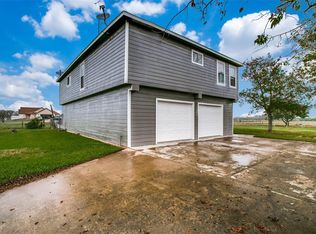 300 Compass Rd, Angleton, TX 77515