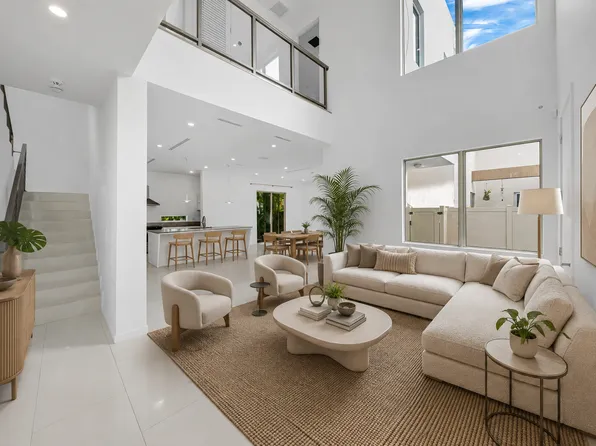 3253 McDonald St, Miami, FL 33133