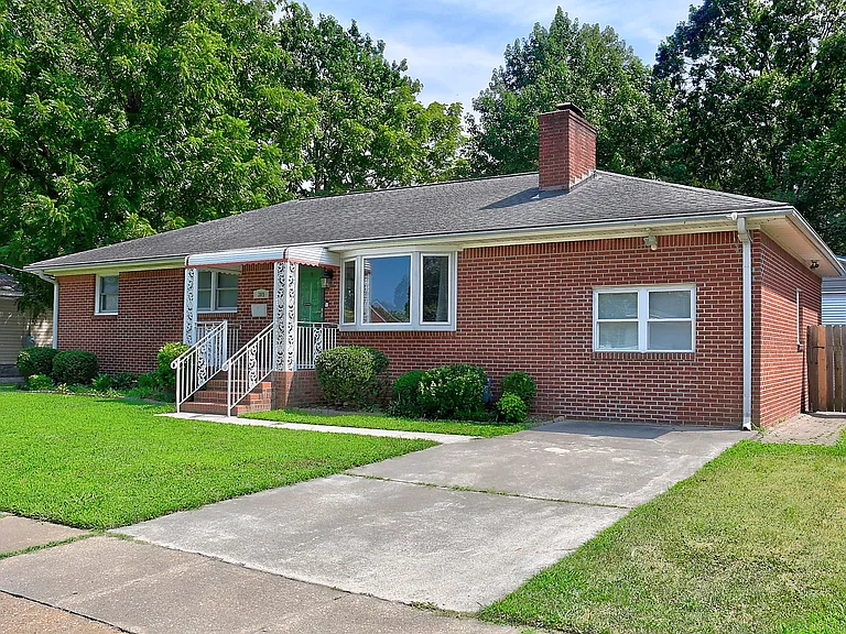 Located less than 5 minutes from NB Norfolk Gate 4