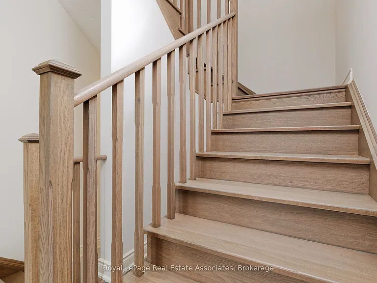 34 Attwater Dr E — Photo 18