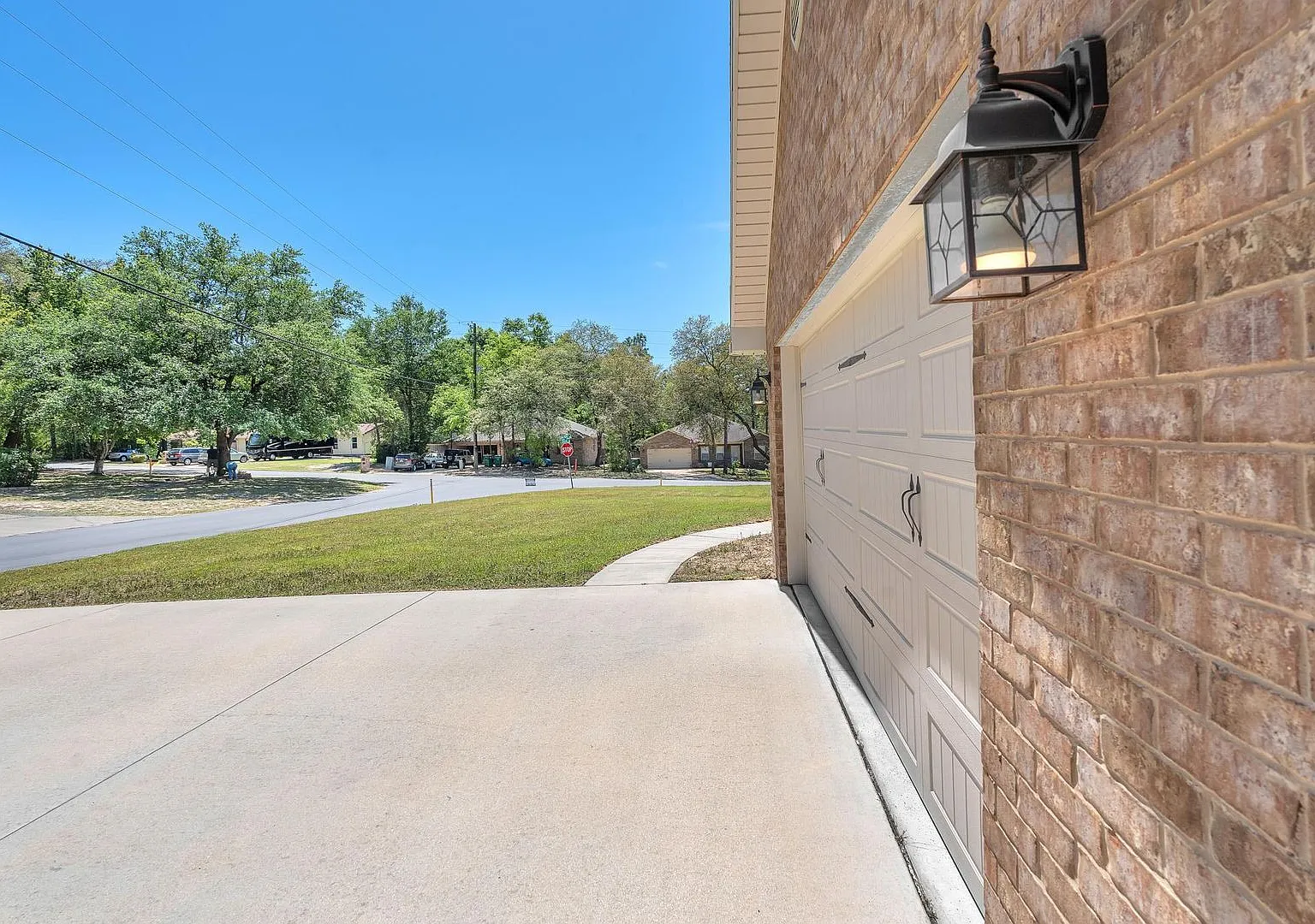 Stunning 4 Bedroom in PRIME Location!! South of I-10!! — Photo 3