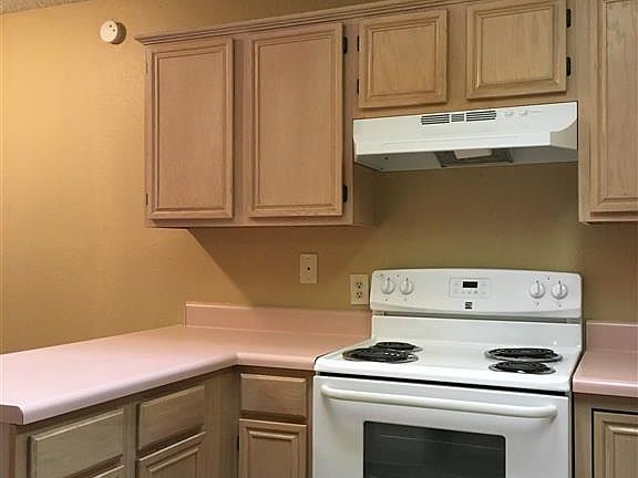 5th image of 942 Ashmount Ln