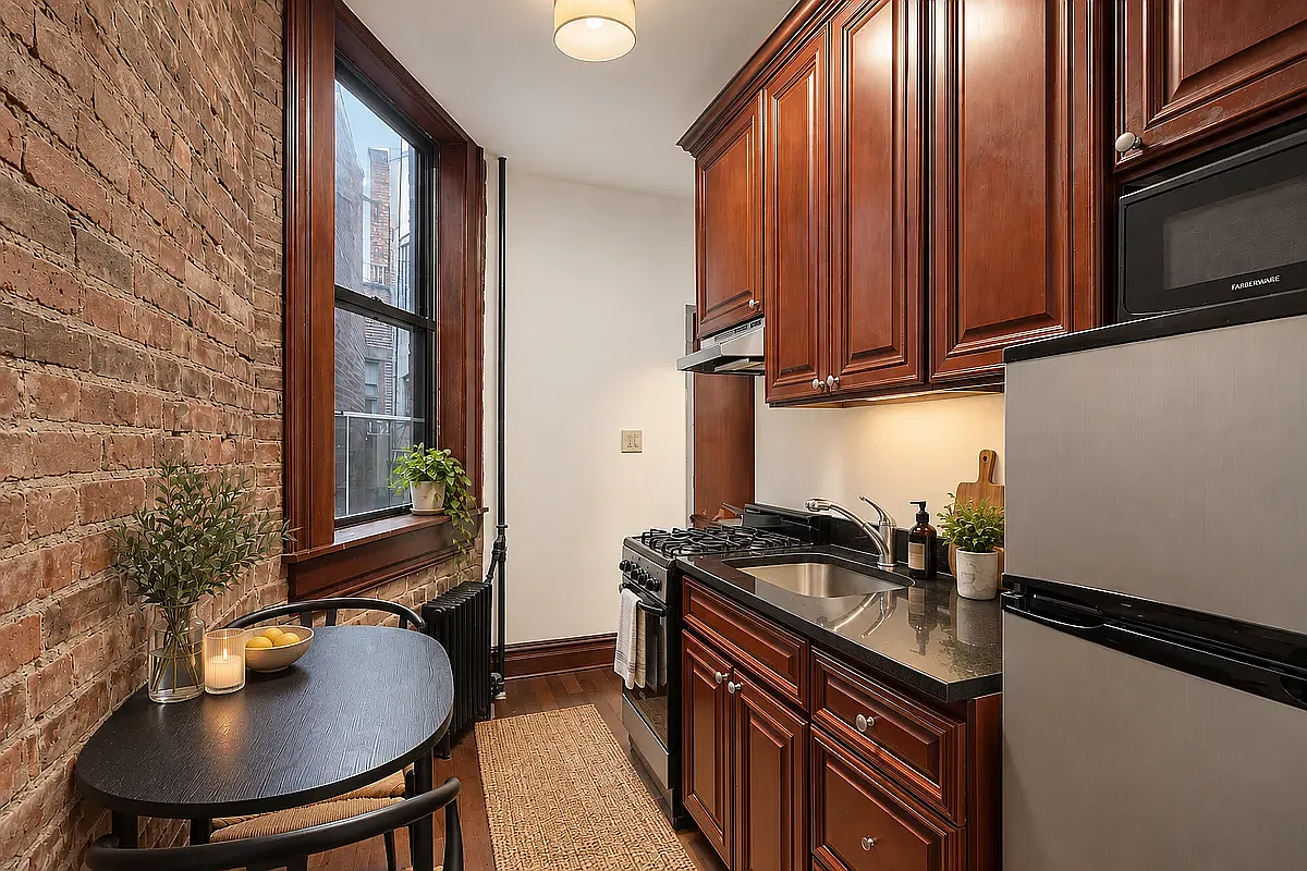 112 East 4th Street — Photo 2