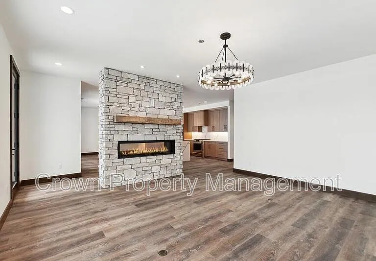 317 Akers Ln #G — Photo 12