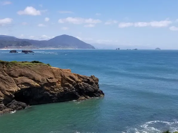 404 Jackson St, Port Orford, OR 97465