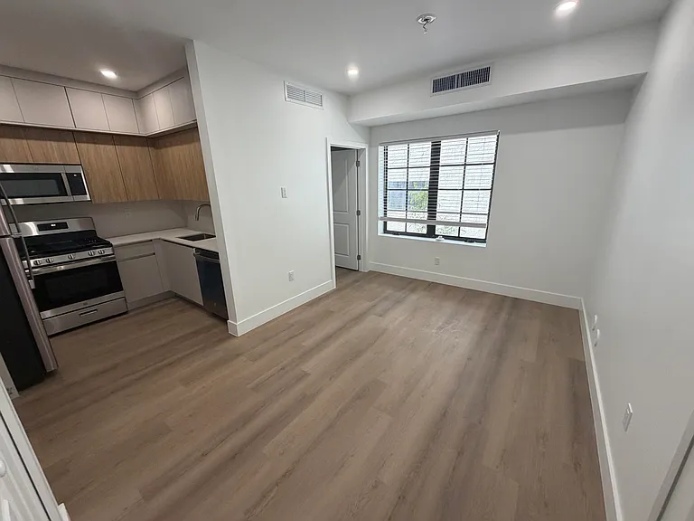 1619 Jefferson Ave #204 — Photo 1