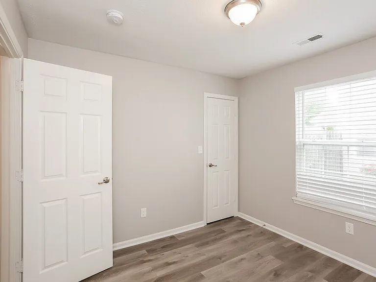 126 Thistlewood Dr — Photo 11