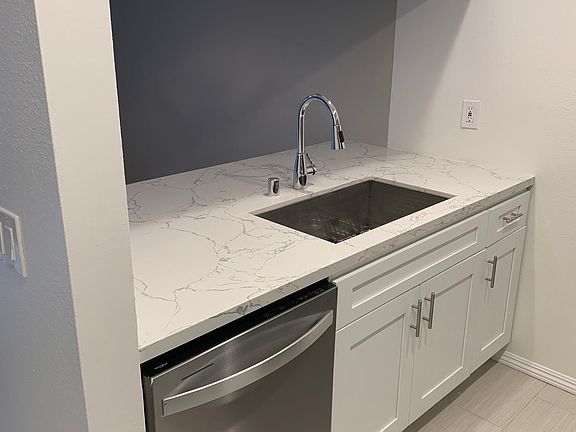 3rd image of 121 Arlington Dr APT 6