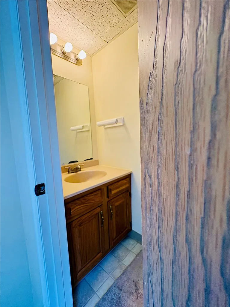Studio, 1050 sqft, $2,625 — Photo 4