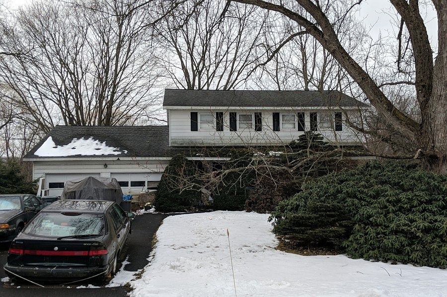 1st image of 5 West Dr