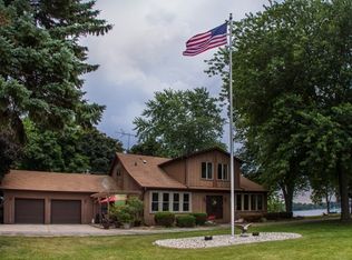 6136 Black Wolf Point Rd, Oshkosh, WI 54902