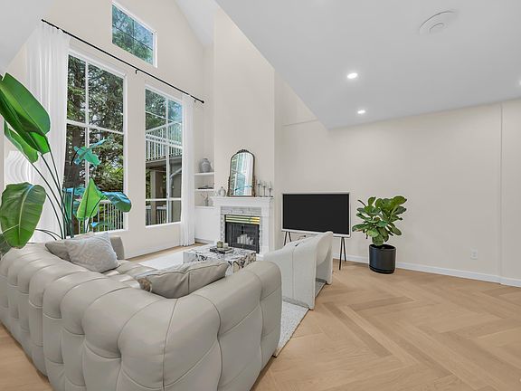 2nd image of 3460 Amberly Pl