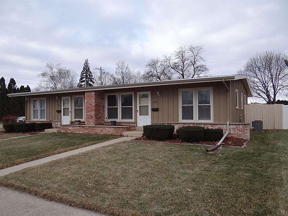 2nd image of 1503-1505 Greenwich Ln
