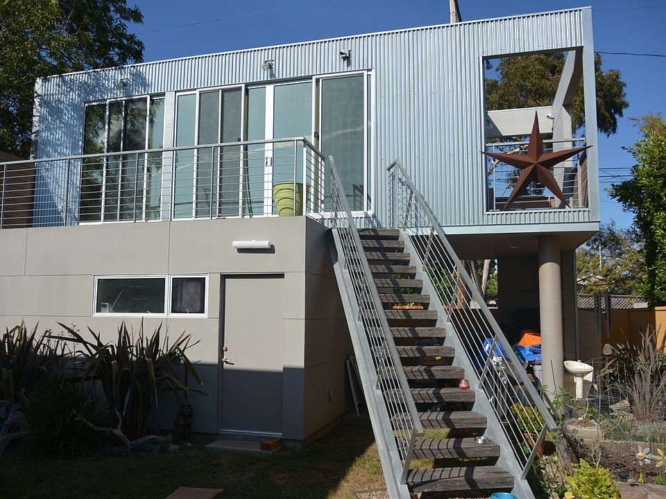 2nd image of 2030 Walnut Ave
