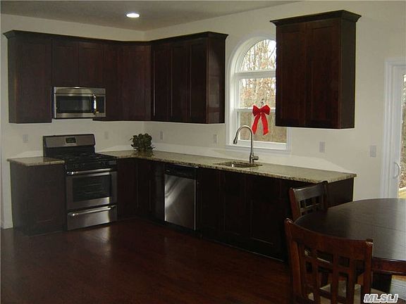 3rd image of 12 Old Orchard Ct