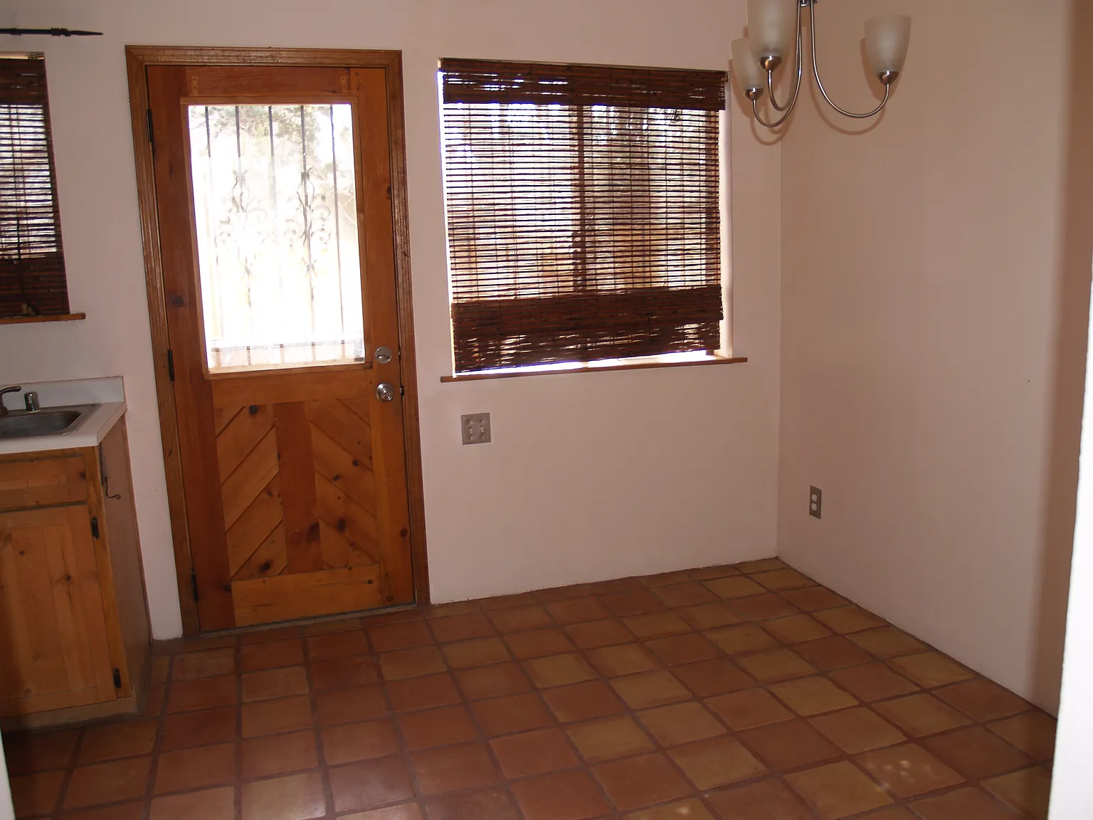 2 bed, 1.5 bath, 925 sqft, $1,800 — Photo 2