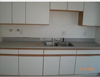 2nd image of 3642 Hilo Ave