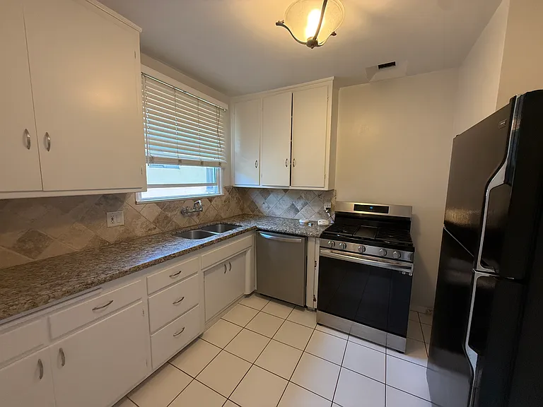 1222 McClellan Dr #8 — Photo 8