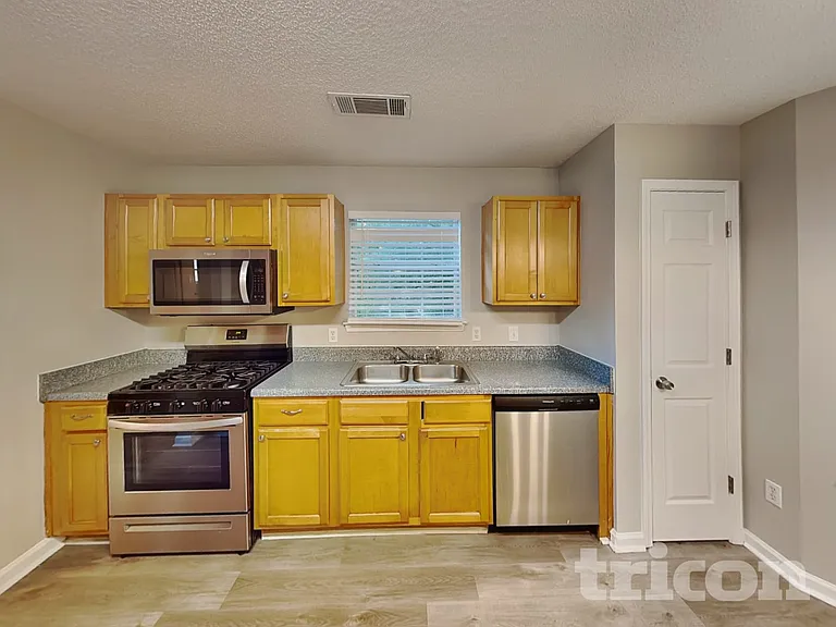 4430 Reserve Hill Xing — Photo 6