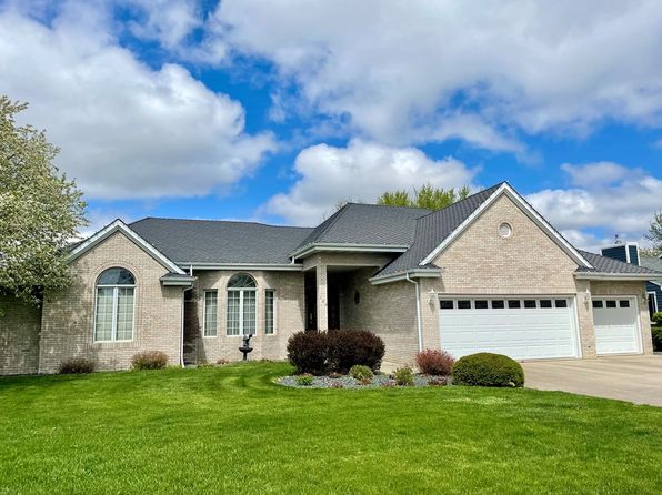 130 Country Club Dr, Fort Dodge, IA 50501