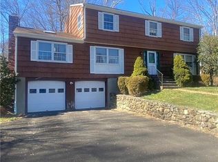 17 Lily Cir, Trumbull, CT 06611