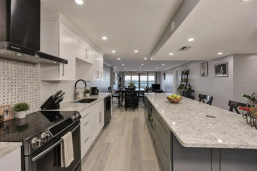 2 bed, 2.0 bath, 1500 sqft, $2,900 — Photo 2