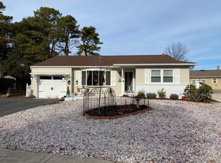 27 Brookfield Ct, Toms River, NJ
