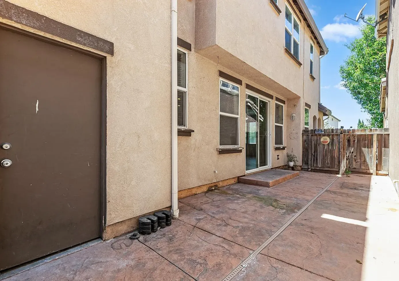 3 bed, 2.5 bath, 1725 sqft, $2,850 — Photo 2