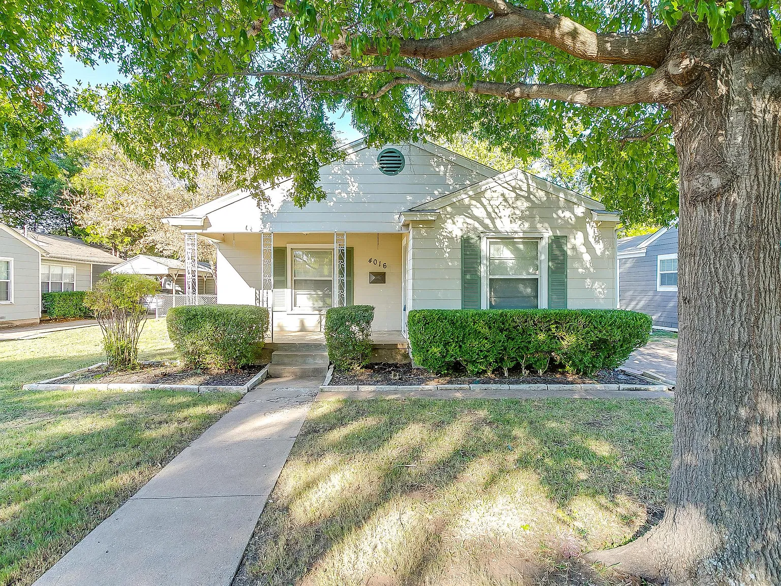 3 bed, 1280 sqft, $2,300 — Photo 1