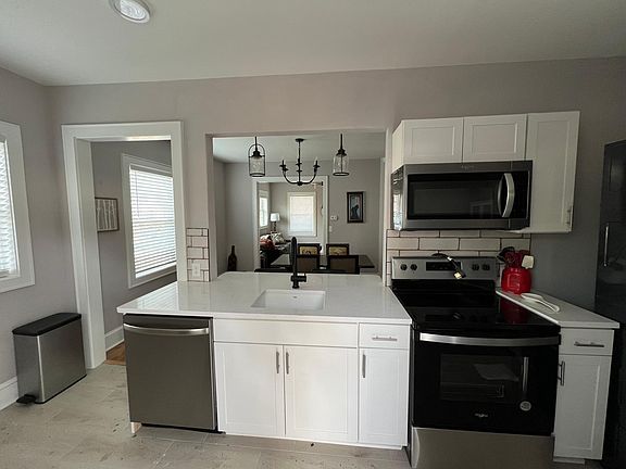 New cabinets, countertops and appliances. Complete with all kitchen supplies.